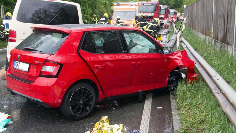 Schwerer Verkehrsunfall am Sonntagnachmittag auf der Bundesstraße B20 im Landkreis Dingolfing-Landau.