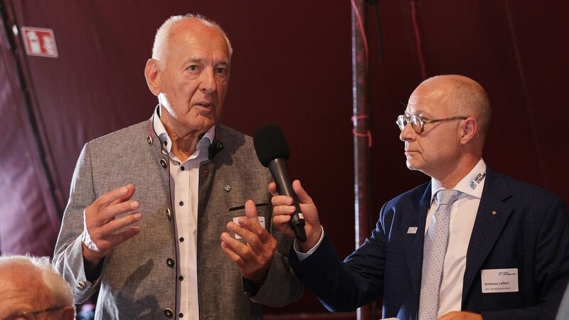 Herbert Ettengruber (links) im Gespräch mit Andreas Löffert vom Zweckverband Hafen.