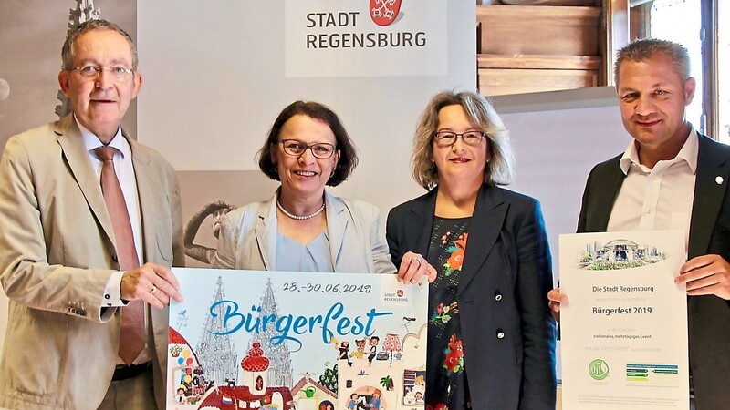 Klemens Unger (v.l.), Bürgermeisterin Gertrud Maltz-Schwarzfischer, Christiana Schmidtbauer und Thomas Pöller stellten das diesjährige Konzept des Bürgerfestes vor.