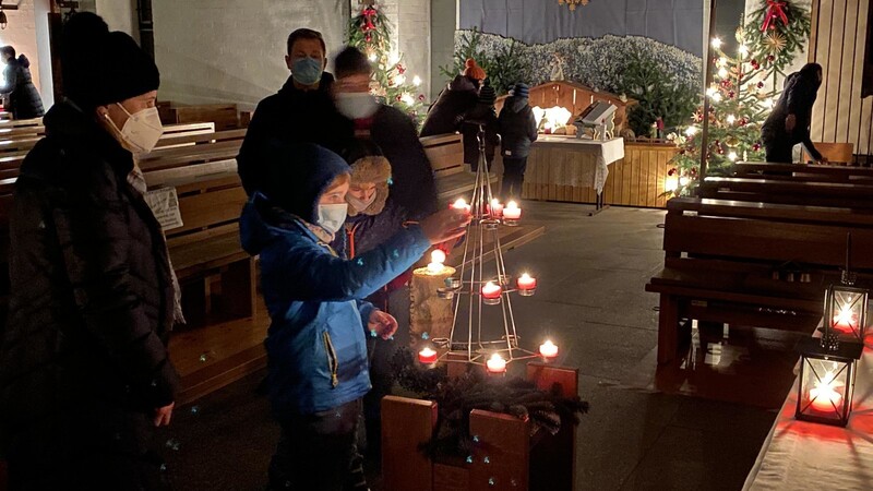 Vor allem Familien nutzten den Krippenweg in der Miltacher Kirche, um sich auf das Fest vorzubereiten. Am Vormittag des Heiligen Abends kann er noch gegangen werden.