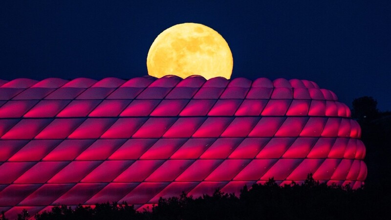 Mit seiner Außenwand aus Luftpolstern und LED-Beleuchtung setzte die Allianz Arena bei ihrer Eröffnung neue Maßstäbe.
