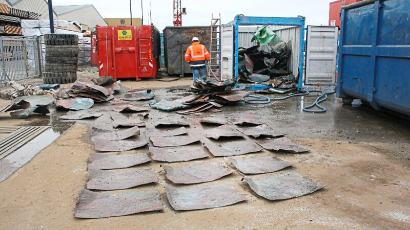 Das Kupfer der Fugger - diese Kupferplatten kamen auf dem Schiffswrack zutage.  Foto: Niederländisches Kulturministerium