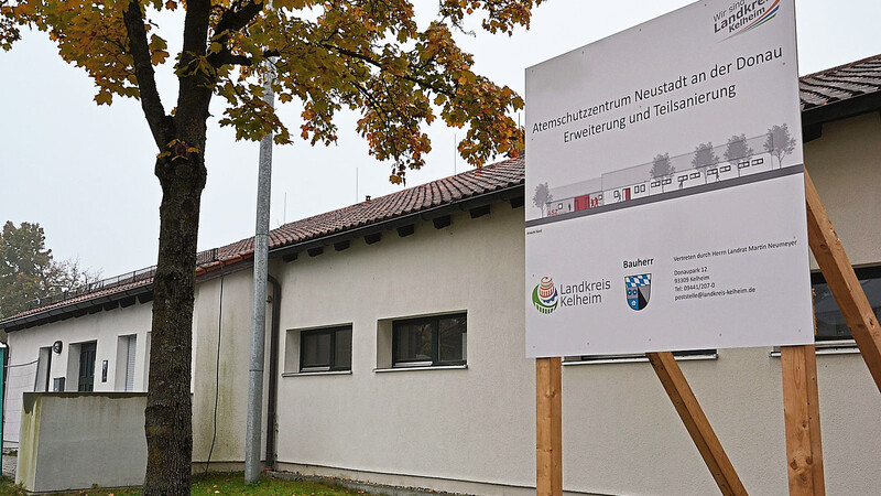 Während der laufenden Bauarbeiten zur Sanierung und Erweiterung seines Atemschutzzentrums in Neustadt hat sich der Landkreis entschlossen, die Heizungsanlage von Erdgas auf Fernwärme umzustellen.