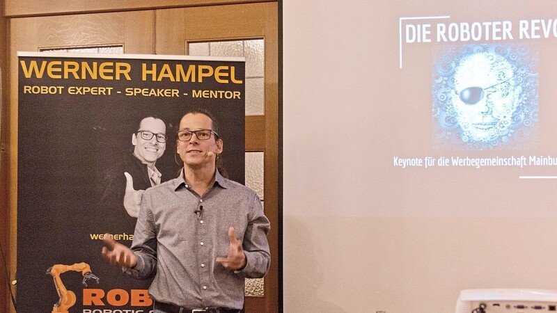 Robotic-Spezialist Werner Hampel hielt einen Vortrag für die Mitglieder der Werbegemeinschaft.