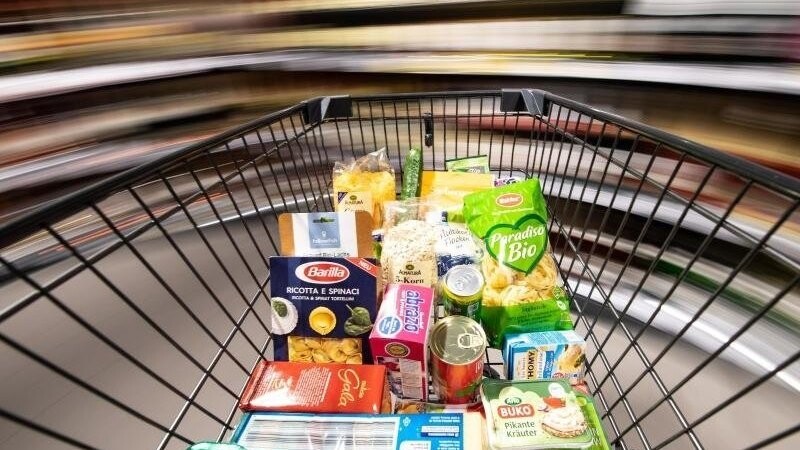 Ein 22-Jähriger deckte sich im Supermarkt mit Lebensmitteln ein.