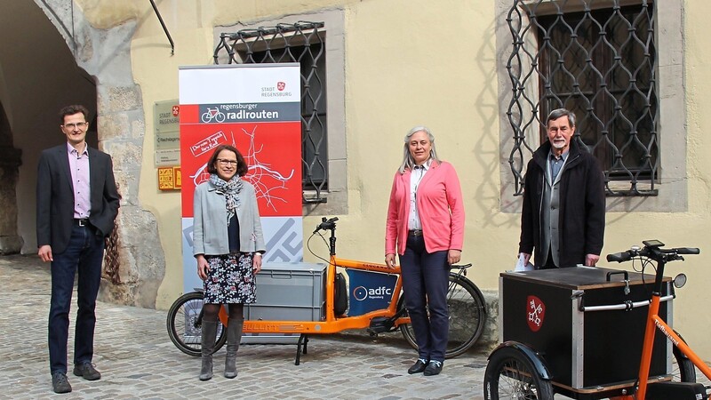 Gertrud Maltz-Schwarzfischer (l.) und Regine Wörle.