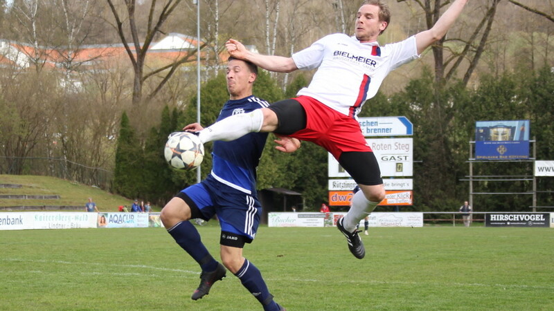 Der 1. FC Bad Kötzting hat sich im Duell mit Spitzenreiter Gebenbach durchgesetzt.