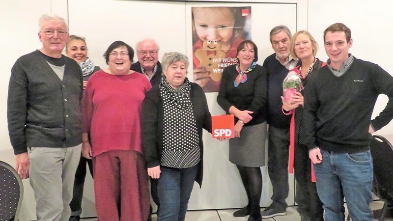 Madlen Melzer (2. von rechts) geht in ihre fünfte Amtsperiode als SPD-Ortsvorsitzende. Zu ihren Stellvertretern wurden Andrea Diemer und Martin Auer gewählt.