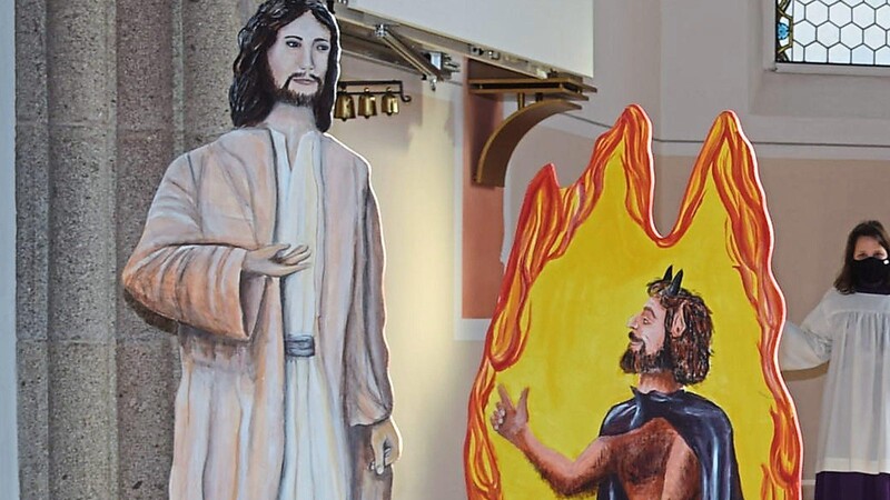 Die Versuchung Jesus durch den Teufel stellen die Krippenfiguren dar, die am ersten Fastensonntag vorgestellt worden sind.