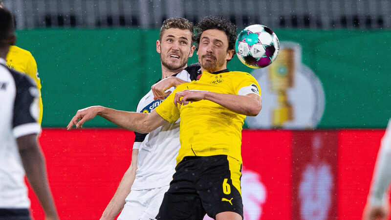 Borussia Dortmund (rechts Thomas Delaney) hat sich nur knapp im Pokalspiel gegen Paderborn durchgesetzt.