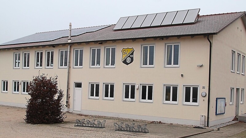 Das Fußballvereinsheim an der Deutlmooser Straße soll einen neuen Anstrich bekommen.