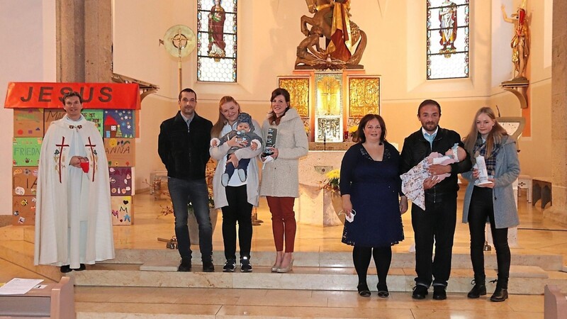 Pfarrer Alexander Dyadychenko taufte am Sonntag zwei Kinder.