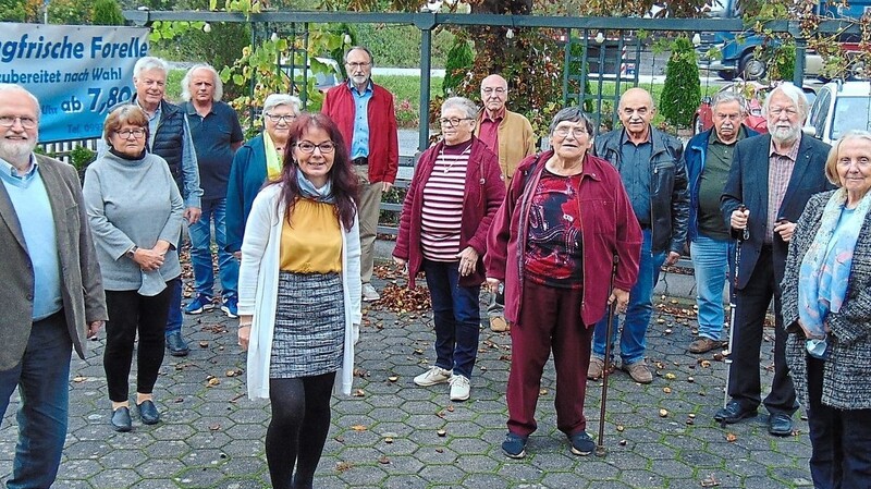Der Bezirksvorstand Niederbayern der SPD Seniorenorganisation 60plus mit den Delegierten.