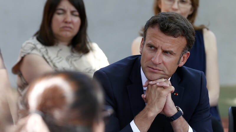 Auf europäischer Bühne wird sich wenig ändern: Außenpolitisch liegt die Macht in Frankreich beim Präsidenten.