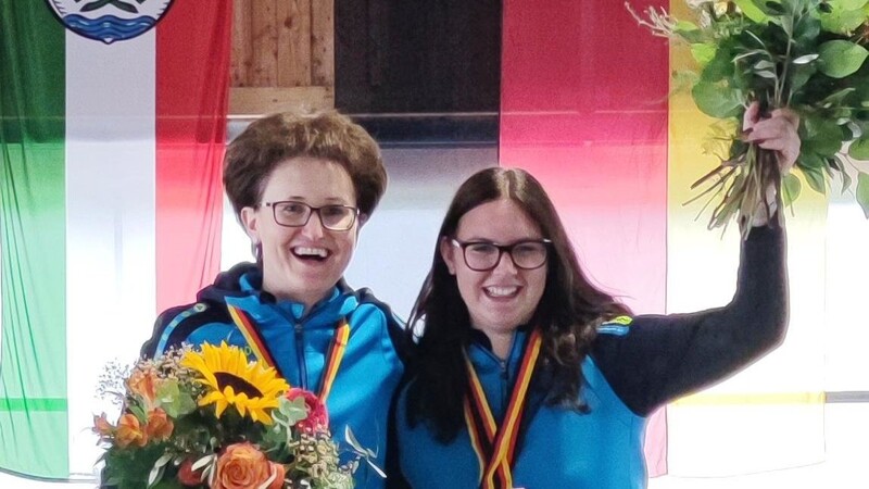 Silber im Einzel holte Stefanie Seebauer, Bronze im Einzel und Silber in der Mannschaft gab es für Annalena Preis (von links).