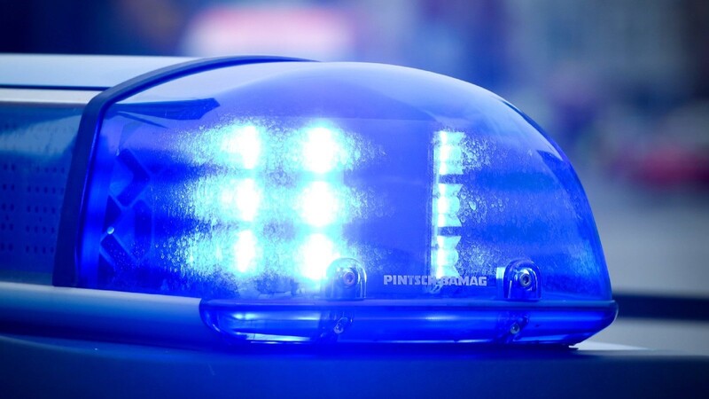 Tragischer Verkehrsunfall am Dienstagmorgen in Vilsbiburg (Kreis Landshut). Ein 65-jähriger Mann schwebt seither in Lebensgefahr. (Symbolbild)