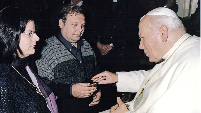 Vor 20 Jahren am 23. November 2000: Irmgard und Helmut Hilmer mit Papst Johannes Paul II.