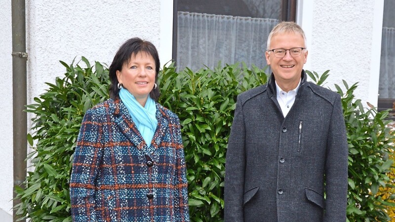 Pfarrsekretärin Andrea Eibl und Pfarrer Adi Ortmeier.