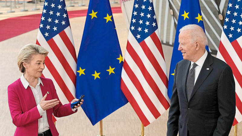 EU-Kommissionspräsidentin Ursula von der Leyen, hier im Gespräch mit US-Präsident Joe Biden, spricht von der "Eröffnung eines neuen Kapitels".