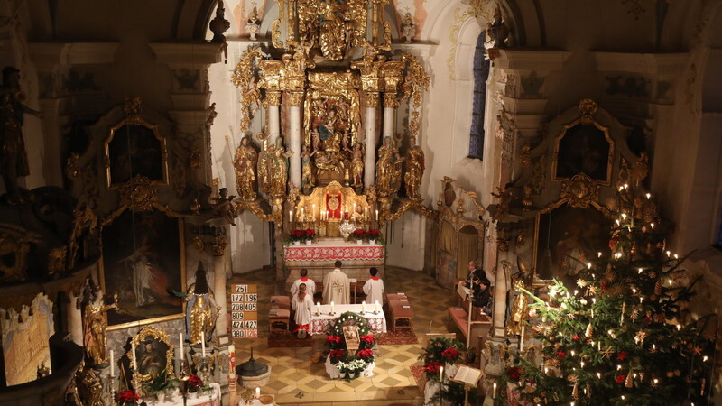 Euchariestiefeier zum Jahresschluss in der Pfarrkirche Mariä Heimsuchung.