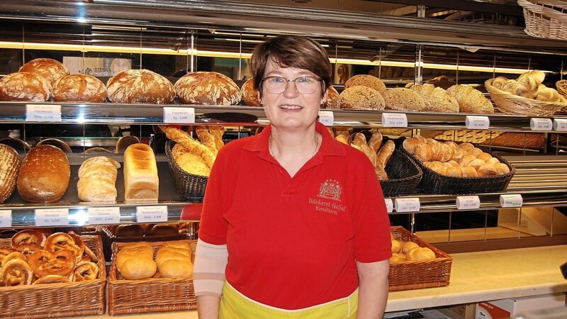 Bäckereifachverkäuferin Elisabeth Dasch ist immer nett zu ihren Kunden, doch wie schafft sie das ? "Viel kommt schon von den Leuten selbst", sagt sie.