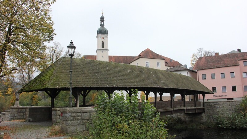 Im nächsten Jahr wird die Oberberger-Brücke neu verschindelt. Den Auftrag dazu erteilte der Stadtrat in seiner nichtöffentlichen Sitzung am Dienstagabend.