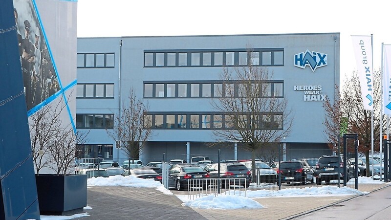 Bereits jetzt vertreibt der Spezialschuhhersteller in seiner HAIX World auch Bekleidung.  Foto: Hans Kistler