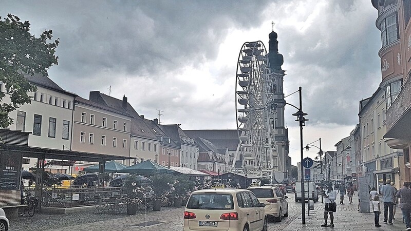 Deggendorf wurde am Dienstagmittag von einem heftigen Regenschauer und Gewittern heimgesucht.