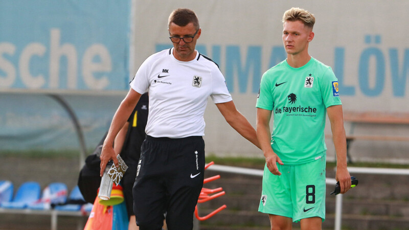 Löwen-Coach Michael Köllner mit Erik Tallig beim Testspiel gegen Bayreuth.
