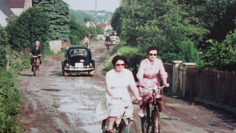 Vor 50 Jahren: Die heute vielbefahrene Landshuter Straße war ein pfützenreicher, dreckiger Weg nach Landshut.