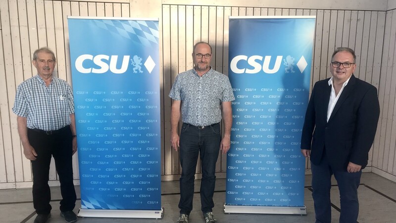 Nach der Wahl (v.l.): CSU-Ortsvorsitzender Ferdinand Landsmann, Bürgermeisterkandidat Johann Busl und CSU-Geschäftsführer Norbert Schmid.
