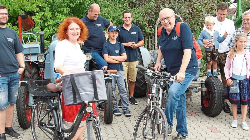 Landrat Martin Neumeyer und Bettina Danner, Bürgermeisterin der Gemeinde Biburg, freuten sich über tolle Aktionen und viele Radfahrer auf der Lederhosen-Tour.