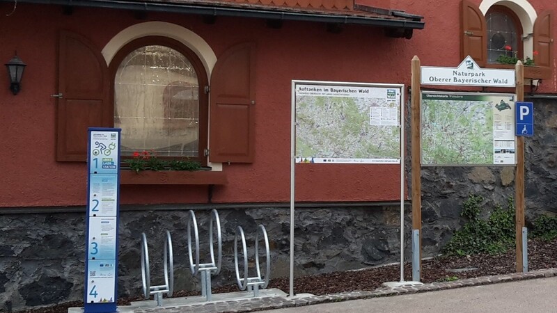 Am Radweg "EuroVelo 13 - Iron Curtain Trail" steht nun die neue Ladestation.
