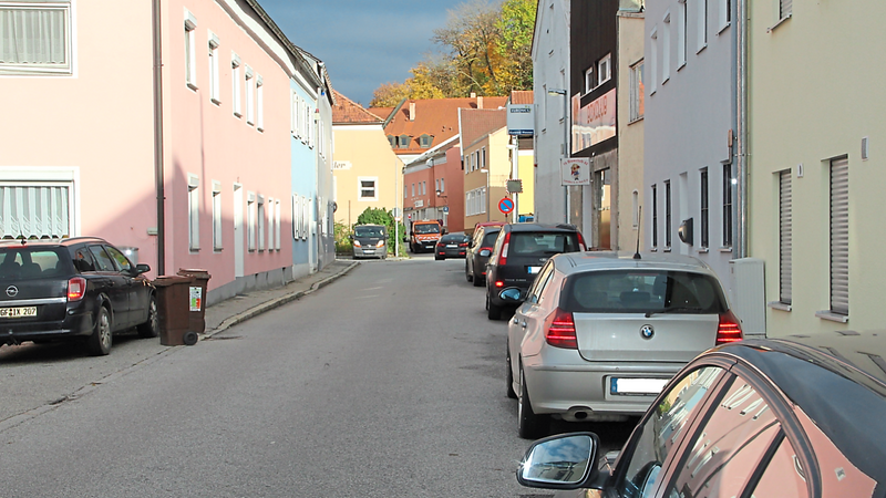 Meistens ist die Höckinger Straße dicht zugeparkt. Der Bauausschuss will verhindern, dass sich die Situation weiter verschärft.