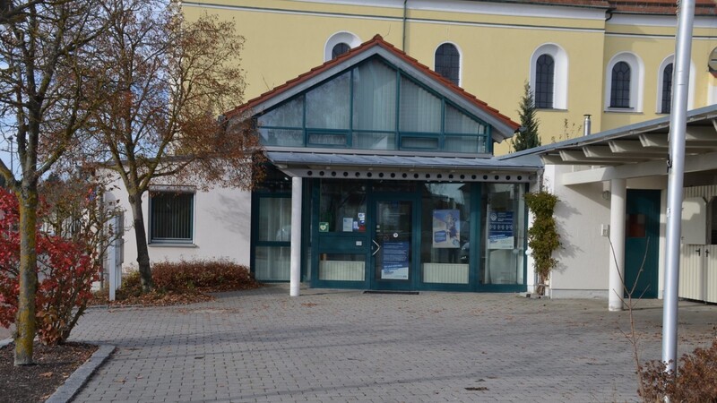 Im Gebäude der ehemaligen Raiffeisenbank soll die Gemeindebücherei untergebracht werden.