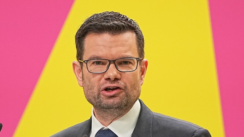 Marco Buschmann, erster Parlamentarischer Geschäftsführer der FDP-Bundestagsfraktion, spricht beim Parteitag der FDP. In der neuen Bundesregierung soll er den Posten des Justizministers übernehmen