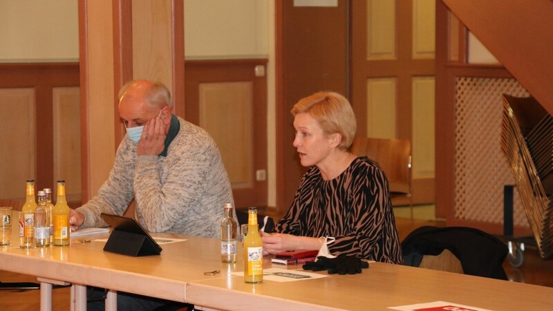 Ewald Wanninger und Nicole Herzog von Zukunft Viechtach. Zwei Anträge der Gruppierung standen auf der Tagesordnung. Einer hatte mit dem Klimaschutzmanager zu tun.