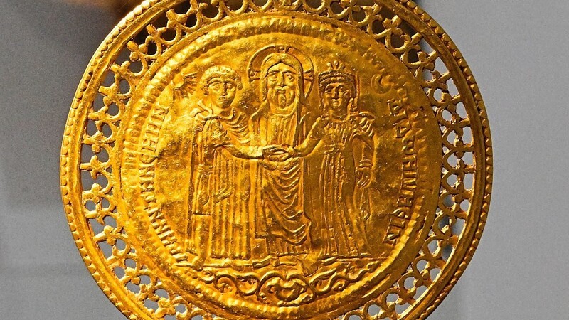 Ein Medaillon aus dem 4. Jahrhundert: Ein Hochzeitspaar vor Christus, ein wahrscheinlich weltweit einzigartiges Exponat.