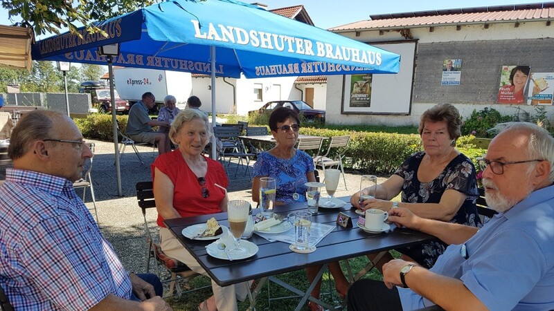 In Kumhausen kamen die Senioren zweimal zu einem Treffen im Biergarten zusammen.
