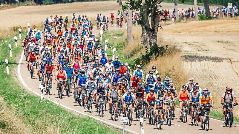 Hunderte Zweiradfahrer werden am kommenden Sonntag im Rahmen der BR-Radltour in die Grenzstadt rollen, so wie auf diesem Bild bei einer früheren Veranstaltung