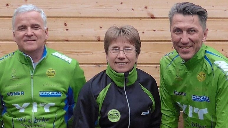 Die Ski & Bike-Vorstandschaft: (v. r.) die Stellvertreter Heinz Burkhart (Winter) und Werner Huber (Sommer), Schriftführerin Christine Moors, Kassier Herbert Leimböck sowie Vorsitzender Dr. Martin Eiberweiser.