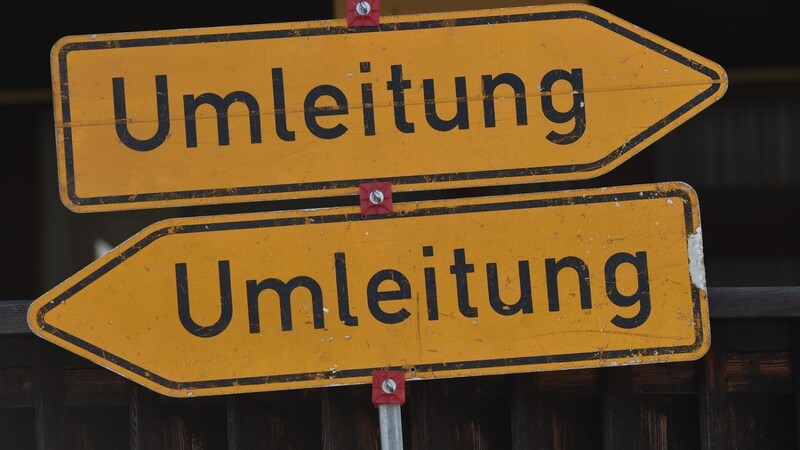 Wegen der Bauarbeiten bei Lederdorn wird die Staatsstraße zwischen Lederdorn und Bad Kötzting gesperrt.