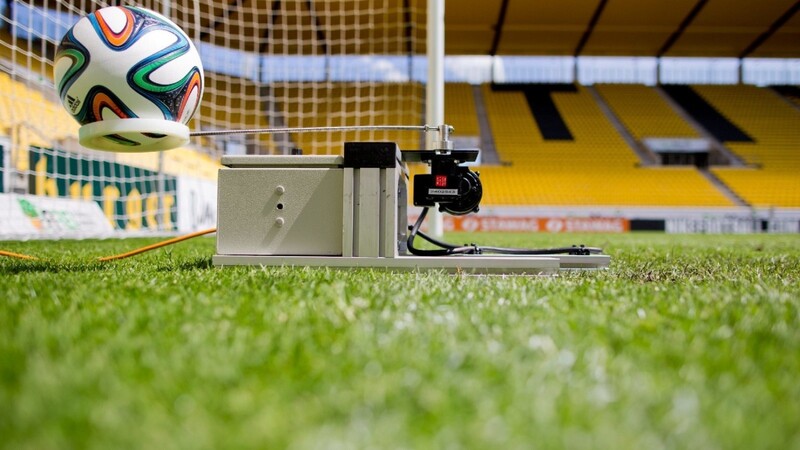 Die UEFA hat am Freitag entschieden, bei der Fußball-EM in Frankreich auch Torlinientechnik einzusetzen.