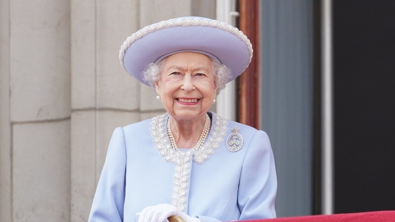 Königin Elizabeth II. ist für viele Briten stets der Fels in der Brandung - ein Markenzeichen des Königreichs.