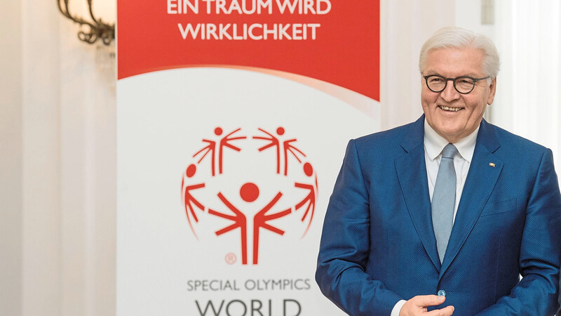 Bundespräsident Frank-Walter Steinmeier, hier bei der Vertragsunterzeichnung der Special Olympics World Games 2023 im Schloss Bellevue, freut sich schon auf das große Sportevent in Berlin.