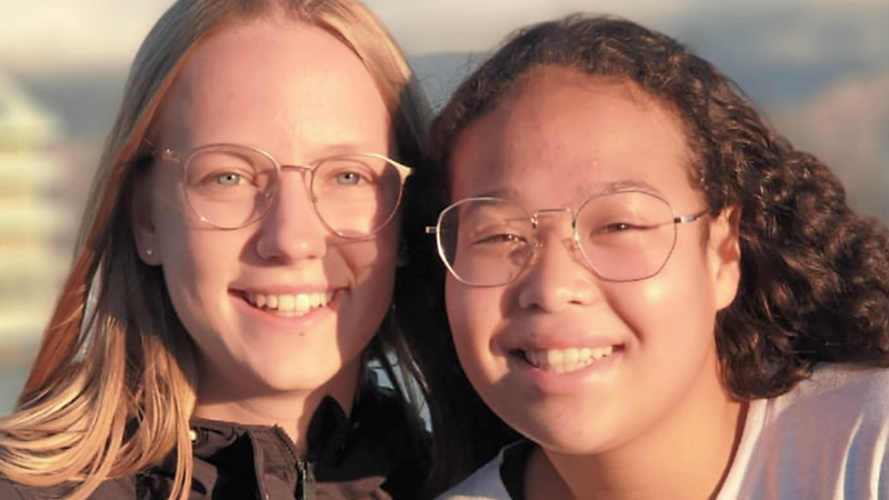 Sind dicke Freundinnen geworden: Anna und Kayleigh (18)