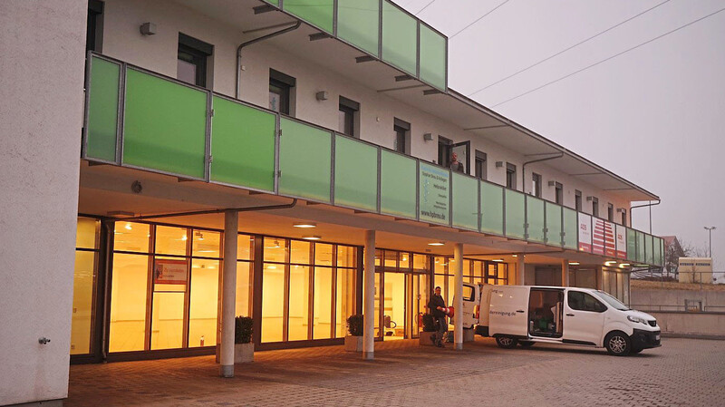 In den Geschäftsräumen der ehemaligen Rossmann-Filiale in Kumhausen-Preisenberg wird das Impfzentrum des Landkreises eingerichtet.