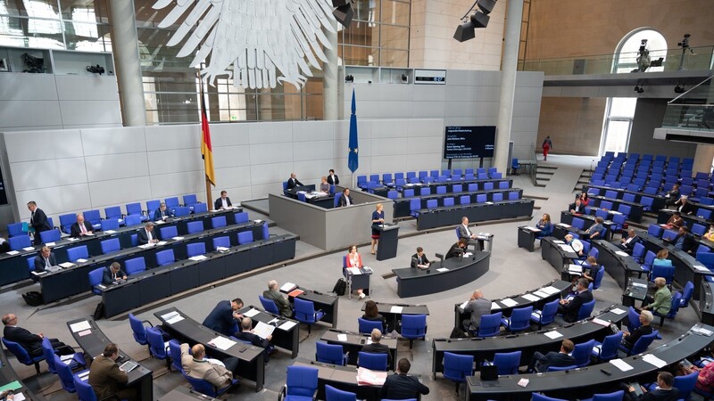 Am Freitag sorgte das Thema Wahlrechtsreform im Bundestag für heftige Diskussionen. FDP, Grüne und Linksfraktion hatten einen gemeinsamen Vorschlag zur Reduzierung der Zahl der Abgeordneten gemacht. Doch gegen die Mehrheit von Union und SPD hatte der keine Chance.
