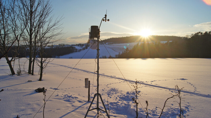 Die Wetterstation in Eggerszell dokumentiert genaue Daten über Temperatur und Niederschlag.