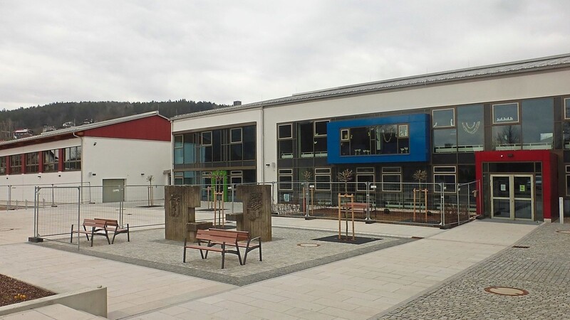Die Schule hat mit dem Neubau der Turnhalle und der OGS eine großzügige Erweiterung erhalten.